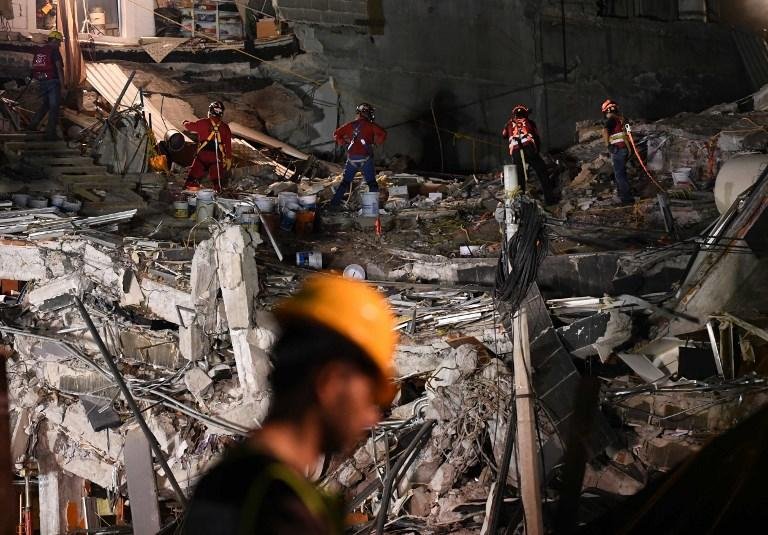 A consultora de mercado de 36 anos ficou presa em um pequeno espa&ccedil;o entre os escombros do edif&iacute;cio 