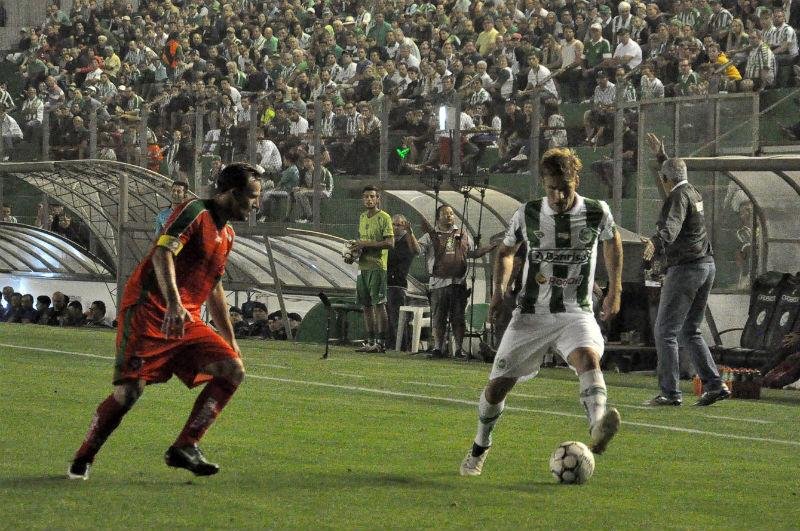 Briga intensa pelo G-4 marca 26&ordf; rodada da S&eacute;rie B 
