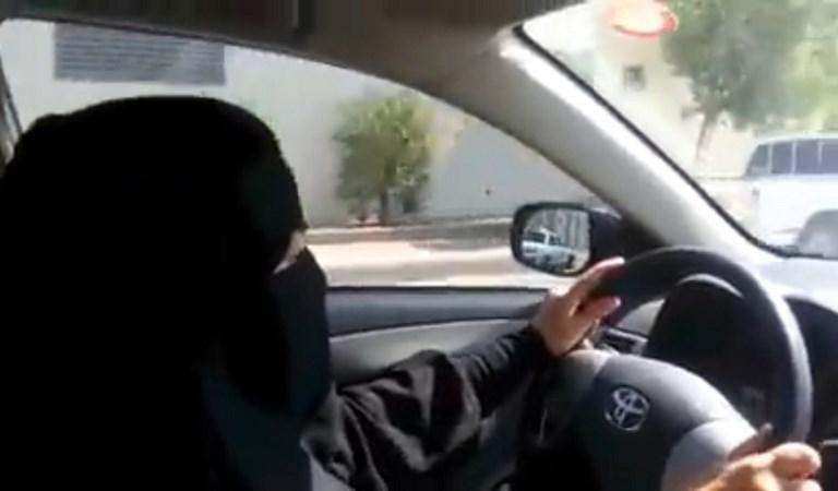 Ar&aacute;bia Saudita permitir&aacute; &agrave;s mulheres dirigir