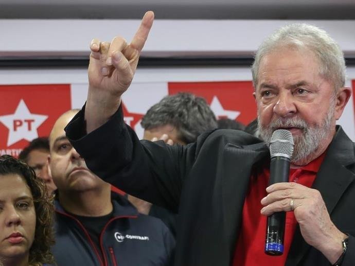 Recibos entregues pela defesa de Lula t&ecirc;m datas que n&atilde;o existem
