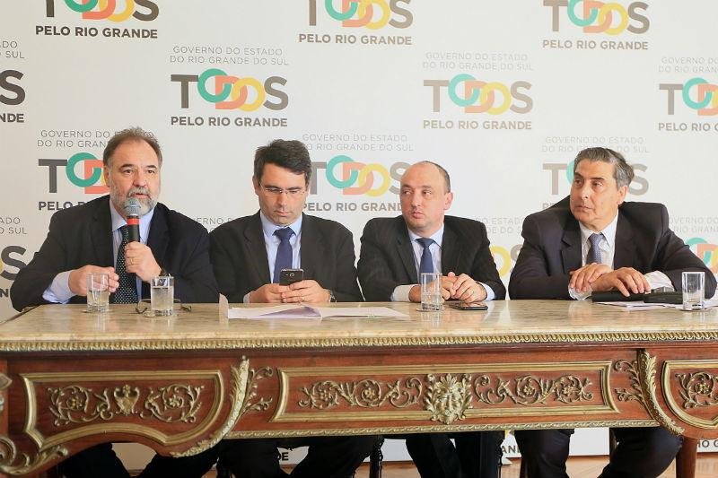 Projeto que prev&ecirc; indeniza&ccedil;&atilde;o a servidores pega base aliada de surpresa 