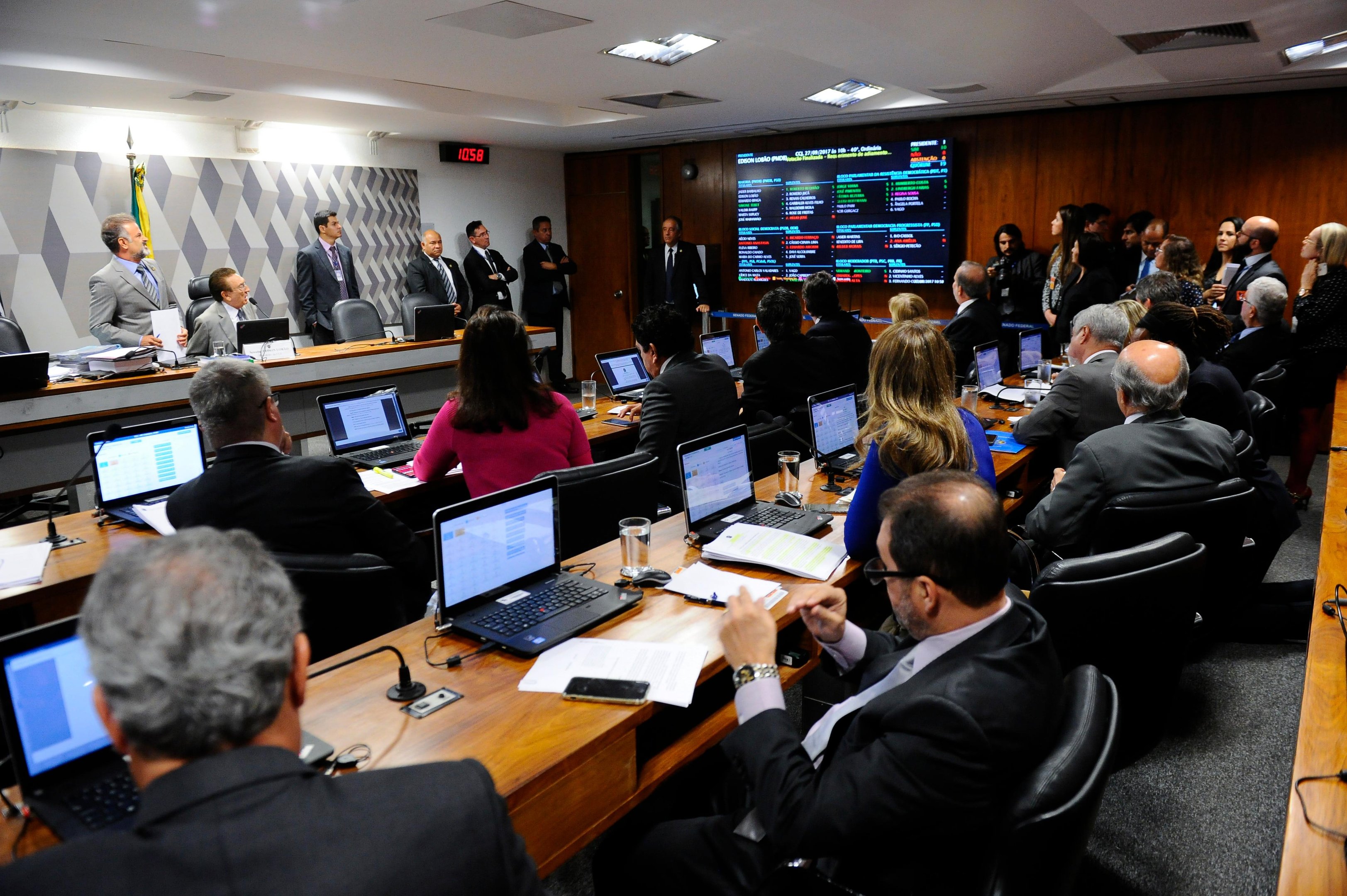 Comiss&atilde;o aprova pena de at&eacute; 6 anos para agress&atilde;o sexual no transporte p&uacute;blico