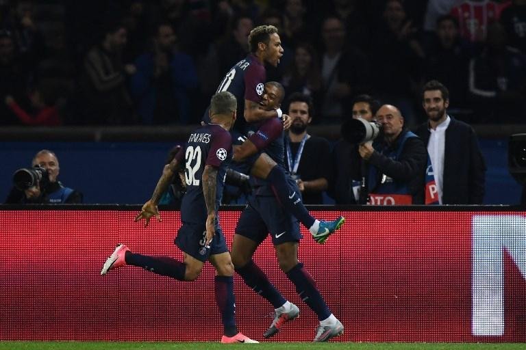 Neymar fechou a conta na goleada sobre Bayern
