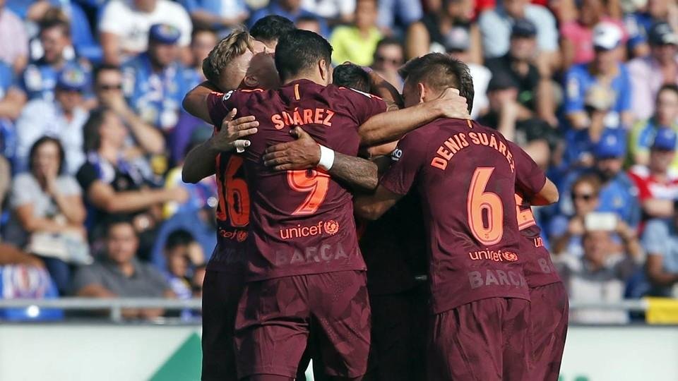 Barcelona vence Sporting e dispara na lideran&ccedil;a do grupo D