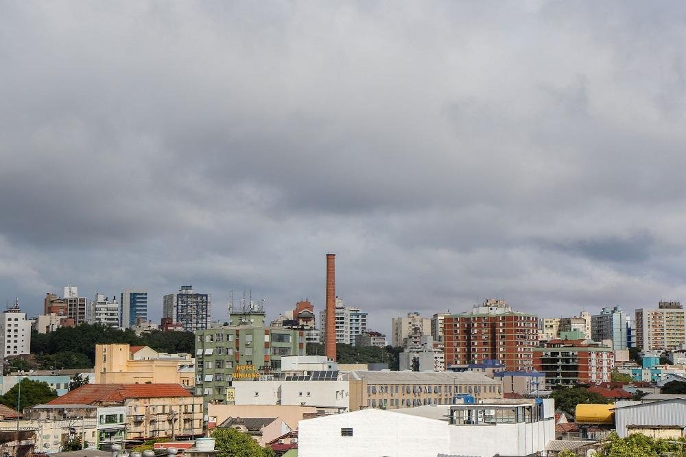 Porto Alegre ter&aacute; sol e nuvens nesta quinta-feira