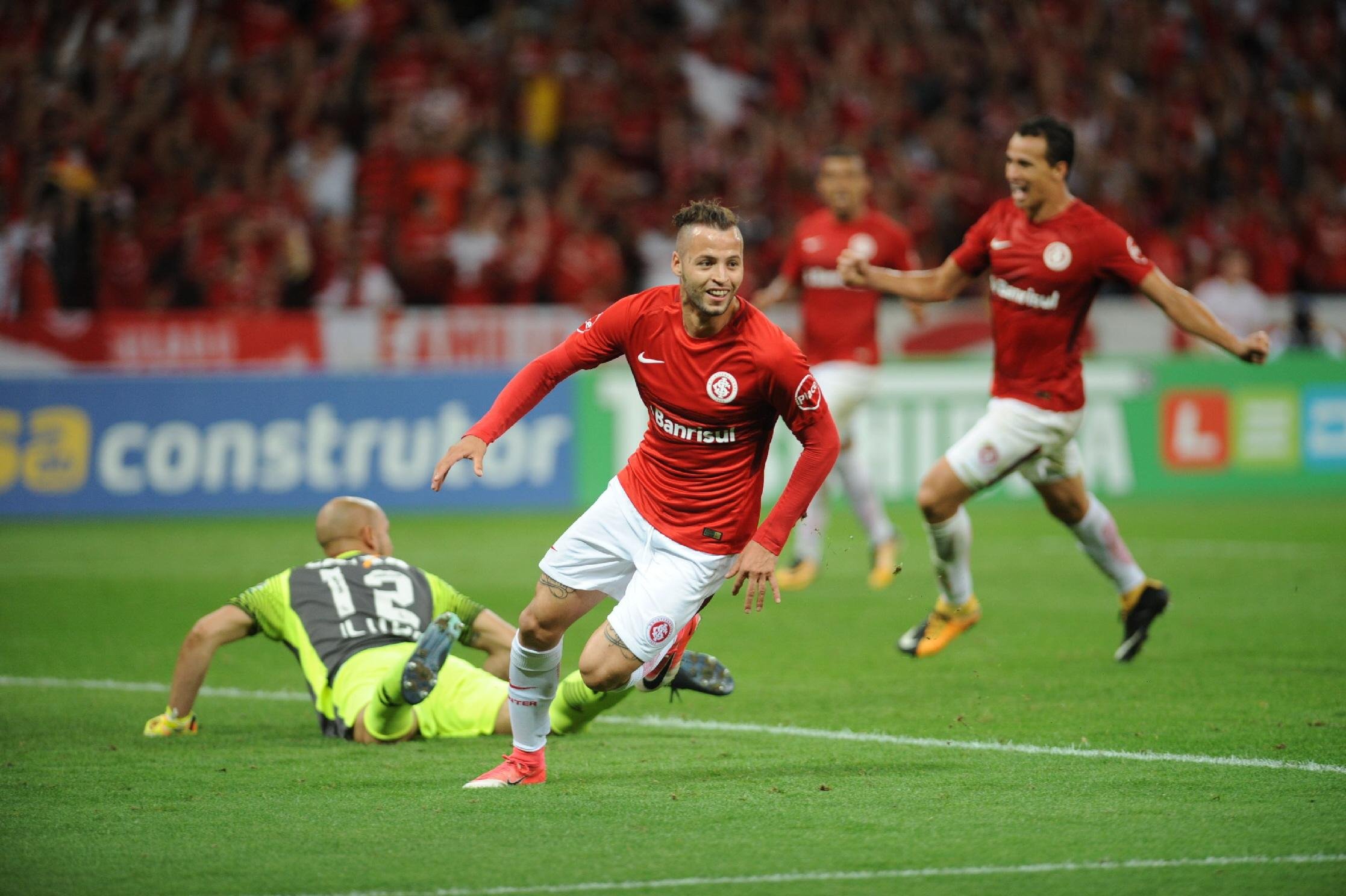 Nico L&oacute;pez entrou na segunda etapa e marcou o gol da vit&oacute;ria colorada