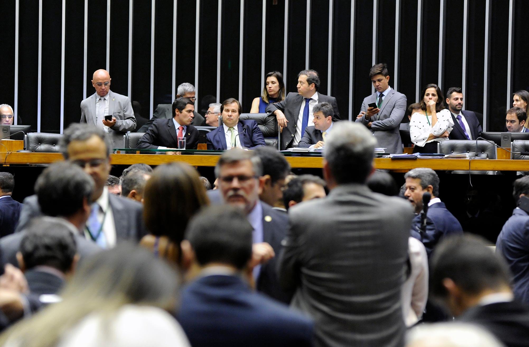 C&acirc;mara conclui vota&ccedil;&atilde;o que acaba com coliga&ccedil;&otilde;es e imp&otilde;e cl&aacute;usula de barreira