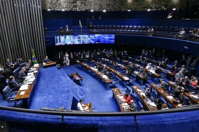 Senado discute se vota decis&atilde;o sobre afastamento de A&eacute;cio Neves 