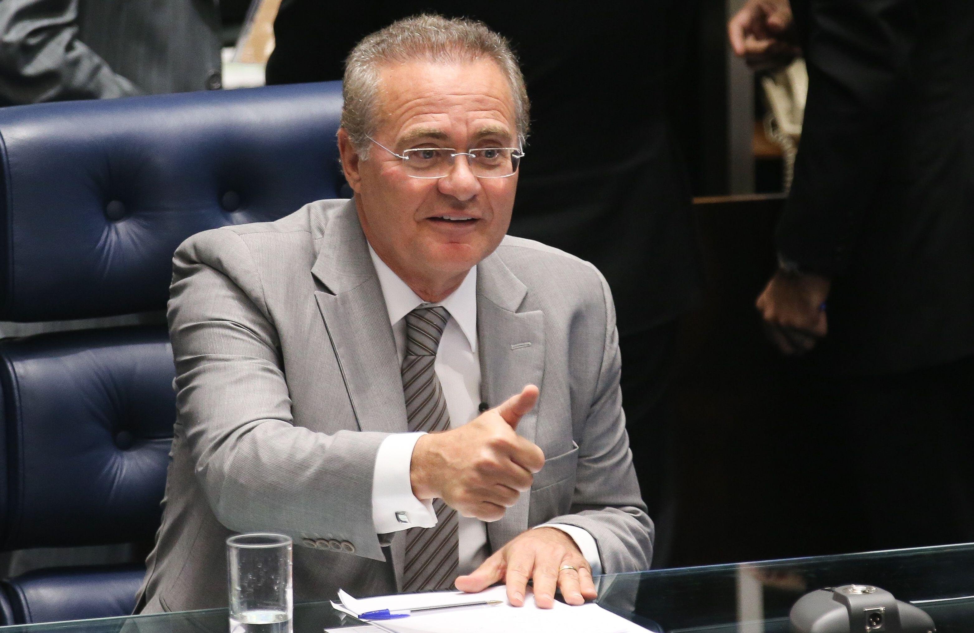 Para o senador, Cunha e Temer s&atilde;o "umbilicalmente" ligados
