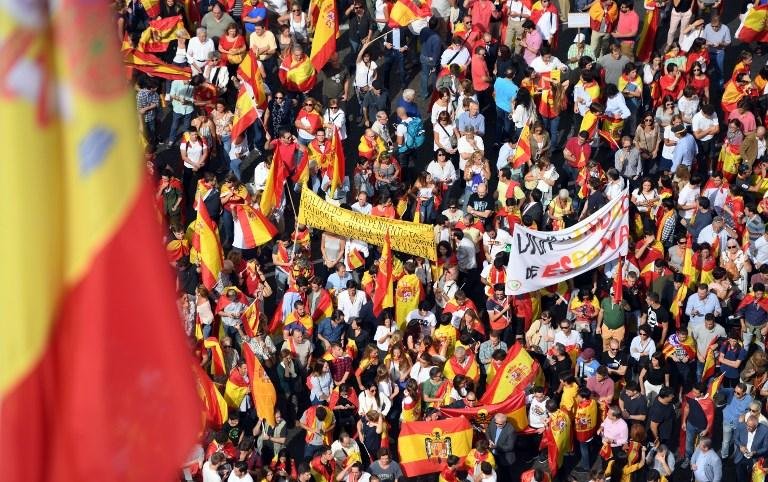 Milhares de manifestantes defendem unidade nacional na Espanha