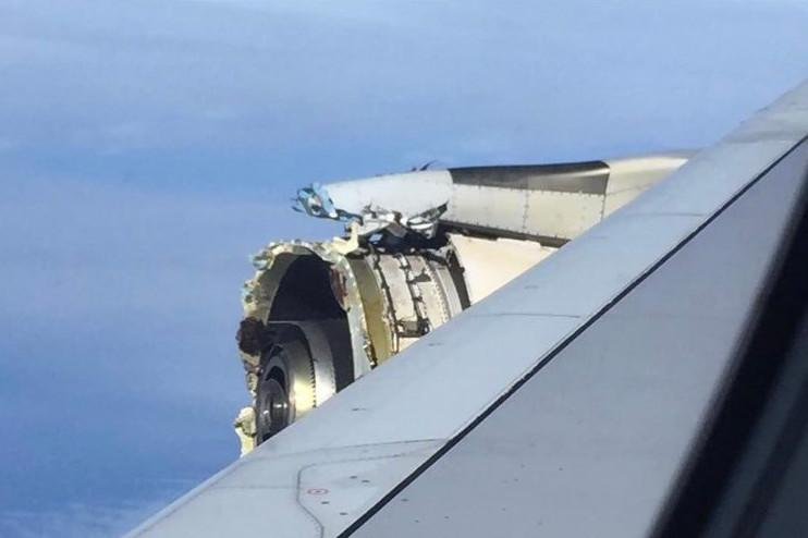 Aeronave teve cobertura da turbina totalmente arrancada e asa danificada