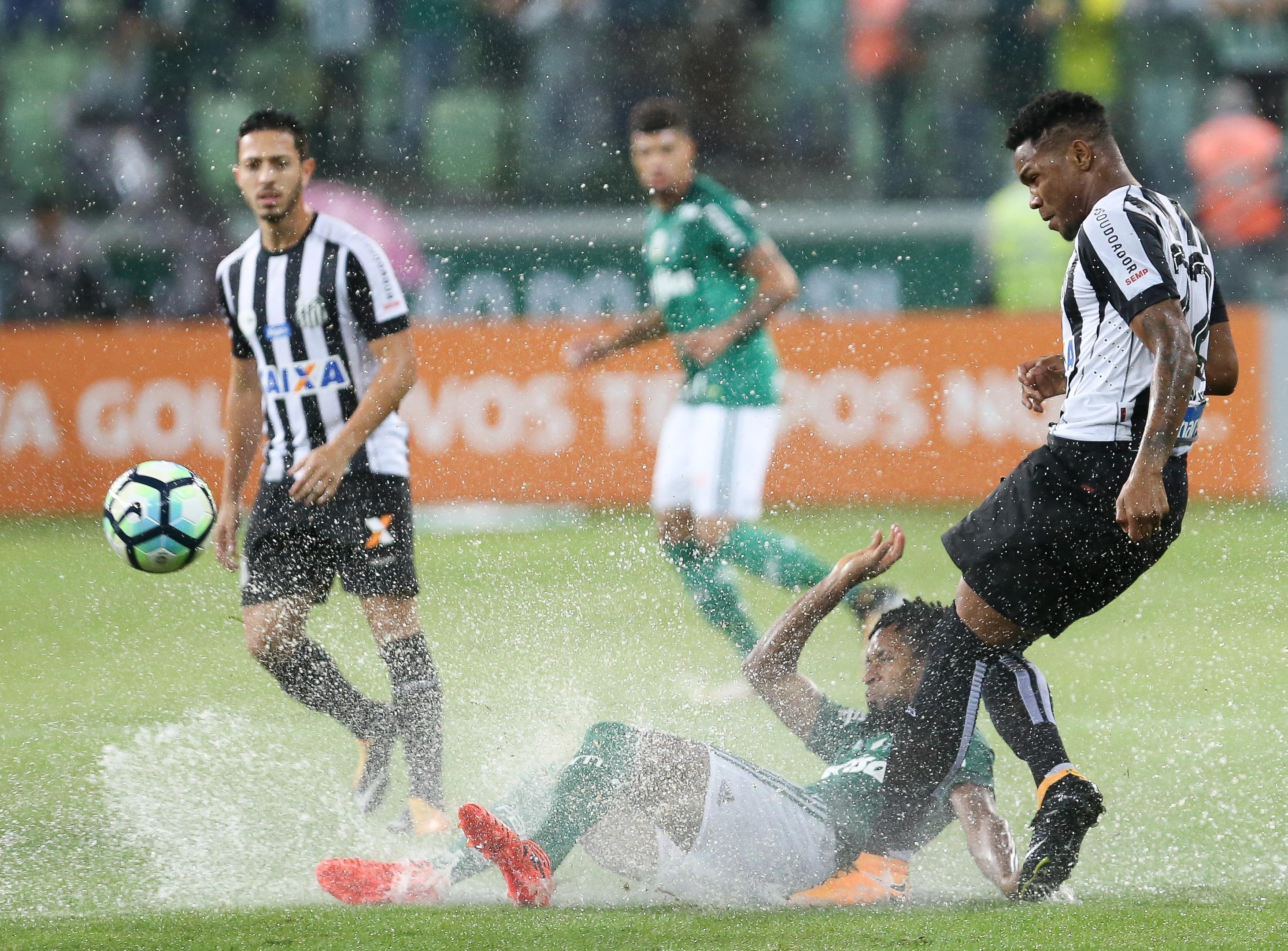 Vit&oacute;ria por 1 a 0 fez Peixe abrir quatro pontos para o Gr&ecirc;mio