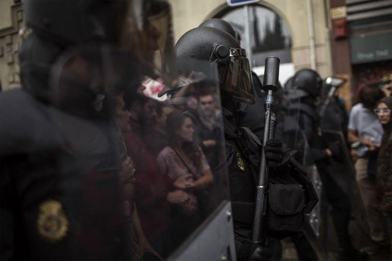 Referendo foi marcado por momentos de tens&atilde;o na Catalunha