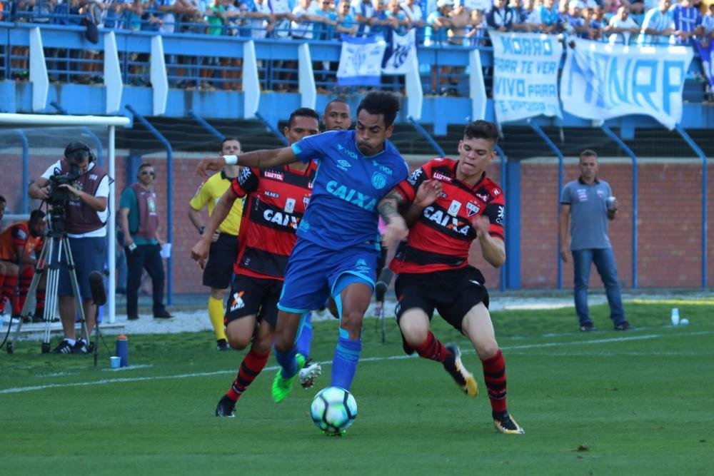 Fernando e Walter fizeram os dois gols da vit&oacute;ria do time goianiense 