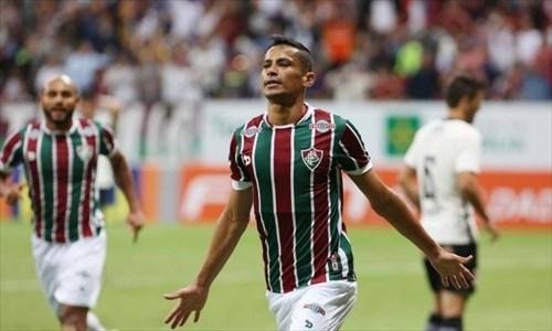 Gr&ecirc;mio confirma contrata&ccedil;&atilde;o de C&iacute;cero