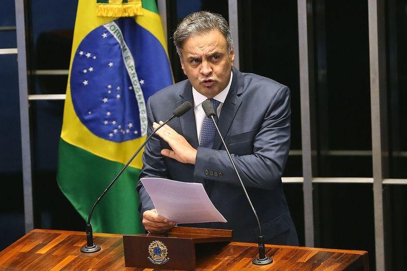 Para Gilmar, STF deve fazer "autocr&iacute;tica" ap&oacute;s decis&atilde;o pelo afastamento de A&eacute;cio 