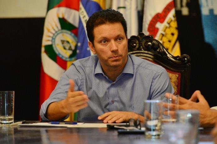 Em meio a novo parcelamento, servidores do Executivo receber&atilde;o R$ 600