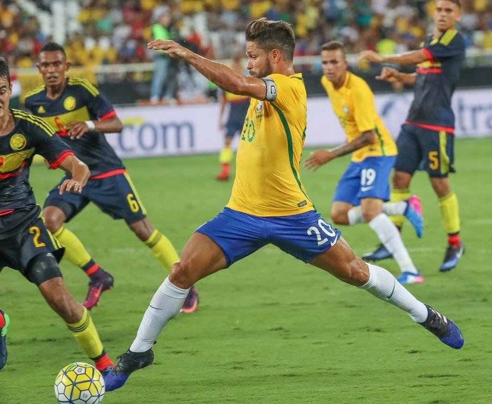 Com les&atilde;o muscular, Diego &eacute; cortado da Sele&ccedil;&atilde;o Brasileira