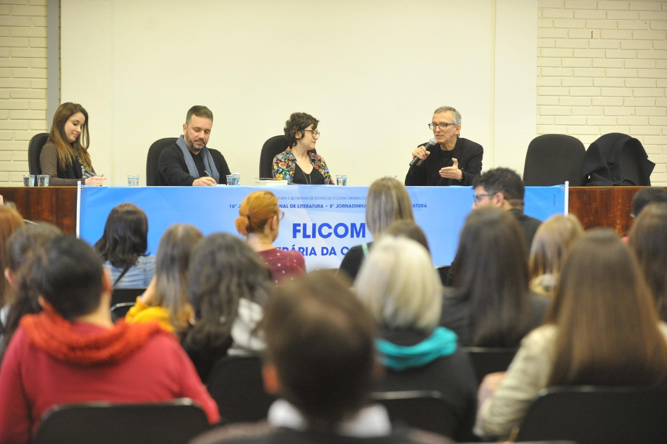 Ariele Cardoso, Felipe Pena, Ana Sparremberger e Juremir Machado da Silva