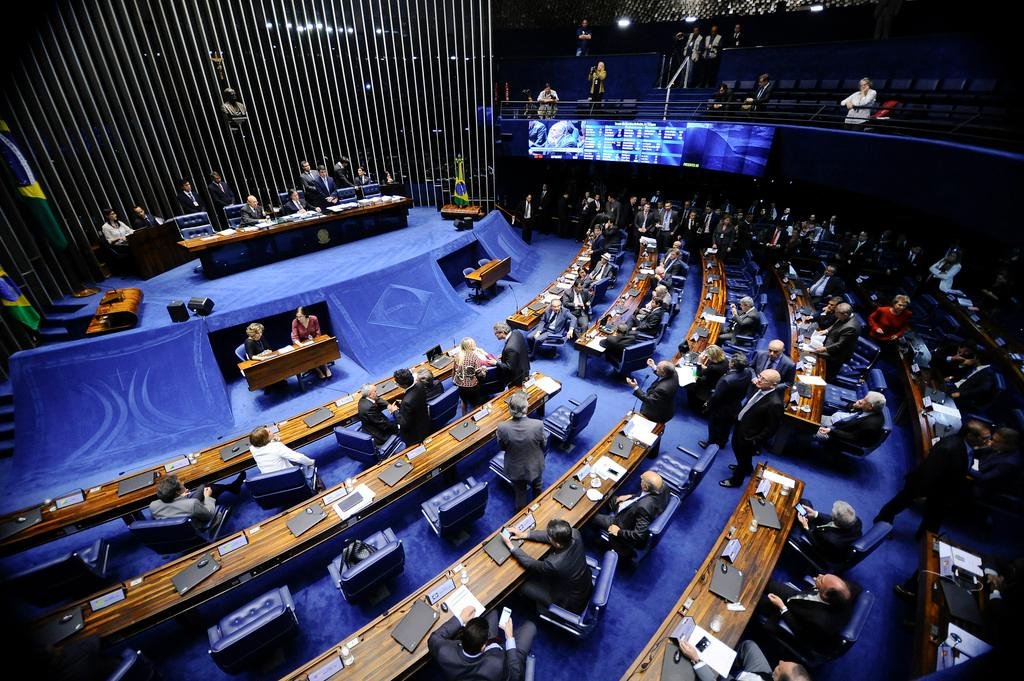 Senado adia para 17 de outubro vota&ccedil;&atilde;o sobre afastamento de A&eacute;cio