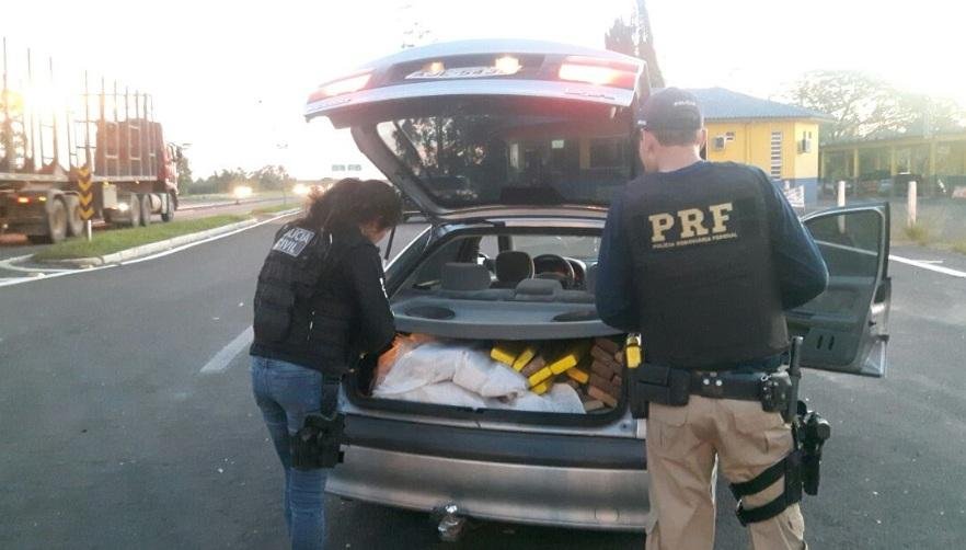 PRF apreende carro com 150 quilos da maconha em Eldorado do Sul