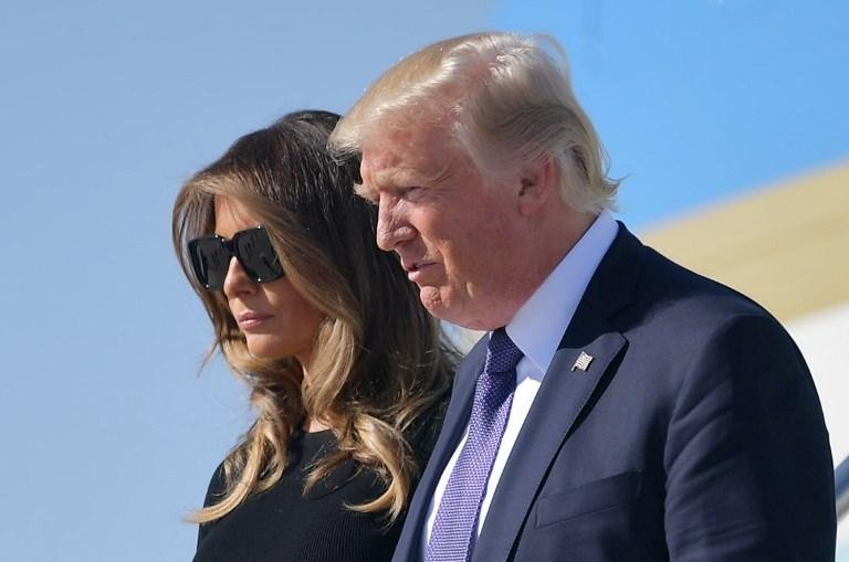 O presidente estava acompanhado de sua esposa para se reunir com as v&iacute;timas do pior ataque com arma de fogo da hist&oacute;ria recente dos Estados Unidos