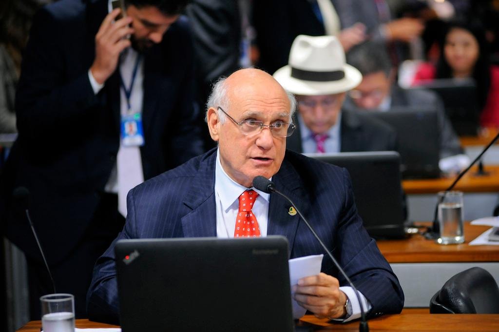 Texto de Lasier Martins define avalia&ccedil;&otilde;es anuais por comiss&atilde;o 