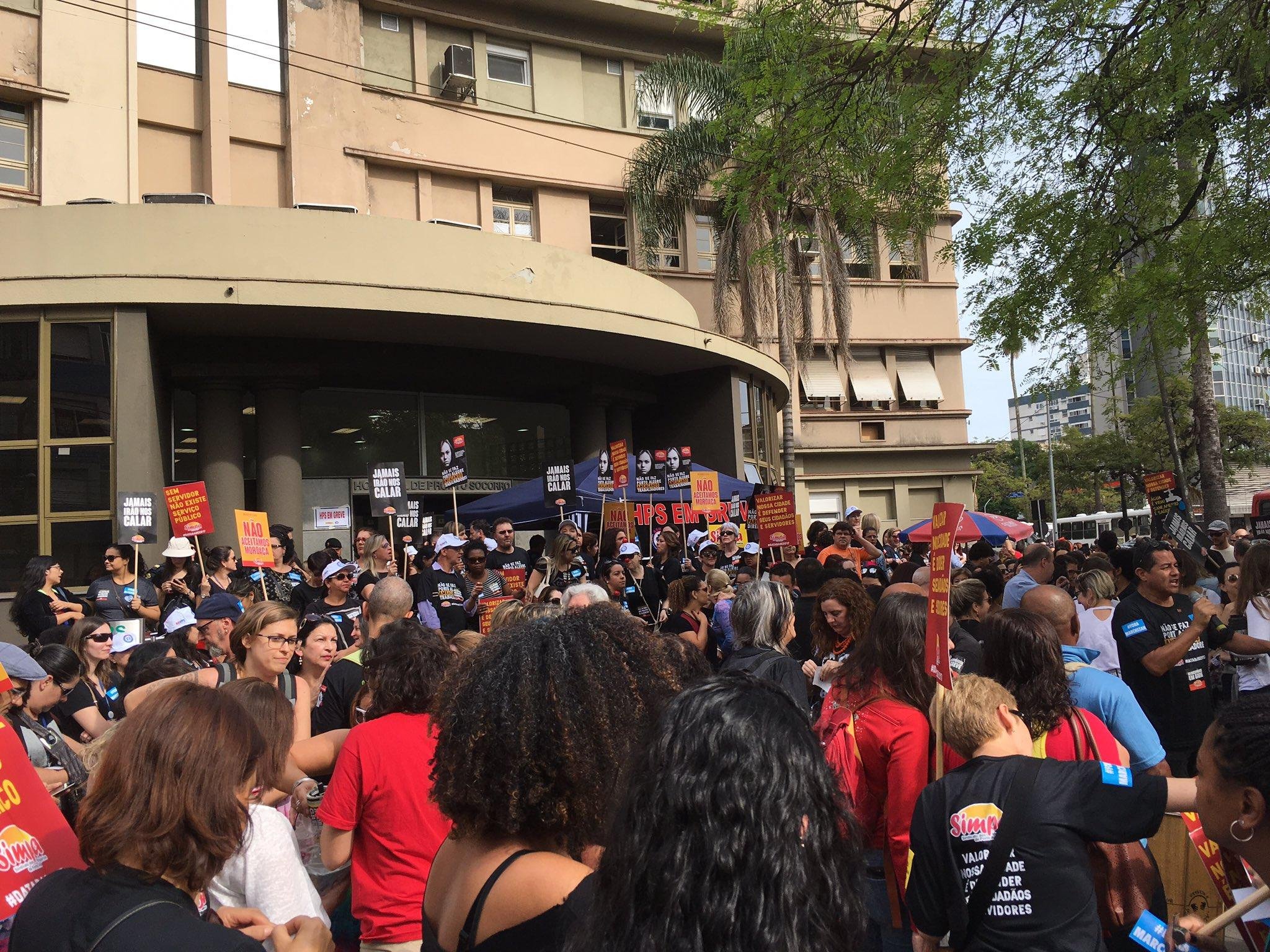 Protestos s&atilde;o contra parcelamento de sal&aacute;rios e privatiza&ccedil;&otilde;es