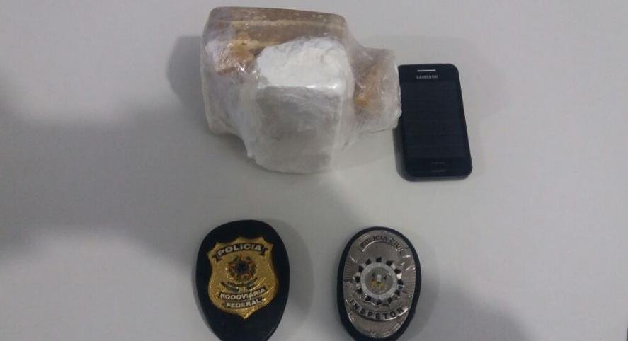 Mulher usa bolsa de beb&ecirc; para esconder drogas em Sarandi 