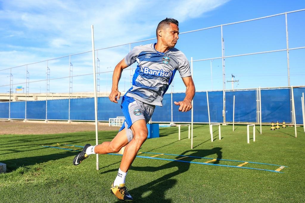 C&iacute;cero deve ser titular contra o time sub-20 do Aimor&eacute;