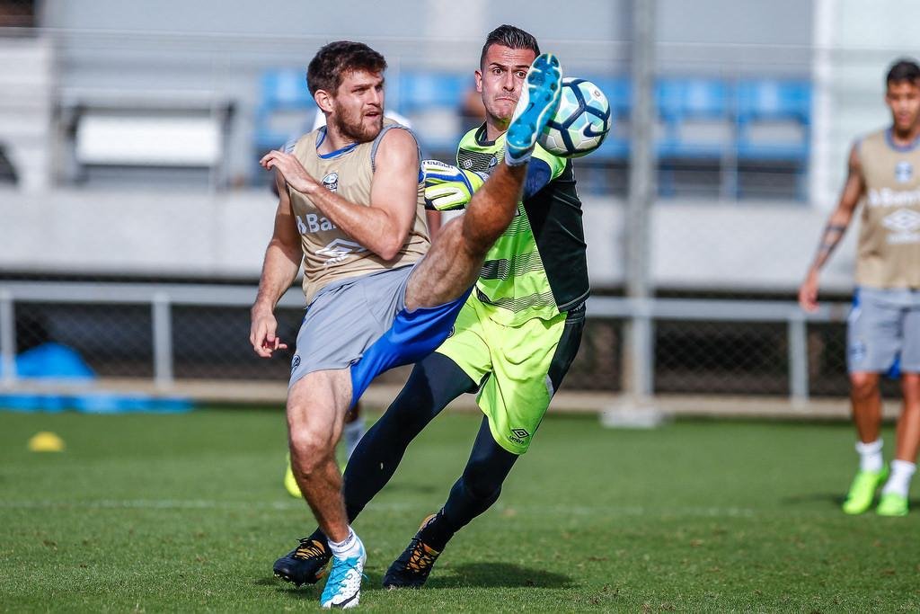 Gr&ecirc;mio volta a treinar com bola nesta quinta 