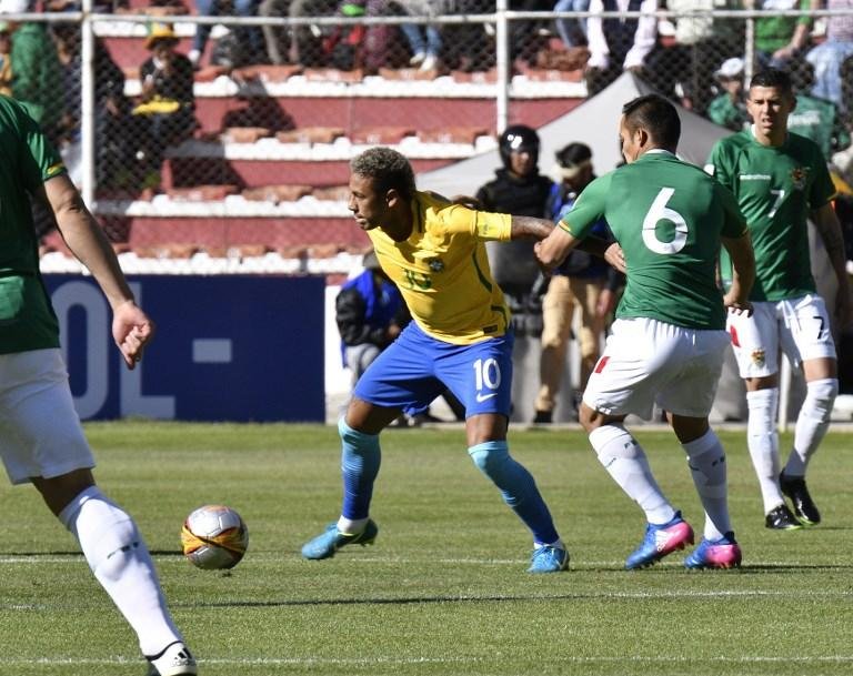 Neymar foi o destaque do Brasil, mas parou no goleiro Lampe