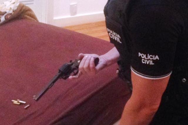Pol&iacute;cia Civil encontrou armas com o vereador