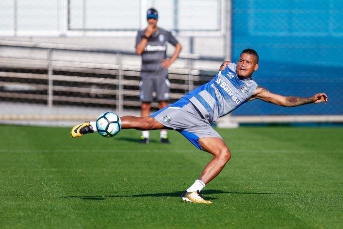 Arroyo deve retornar para o Gr&ecirc;mio antes do previsto