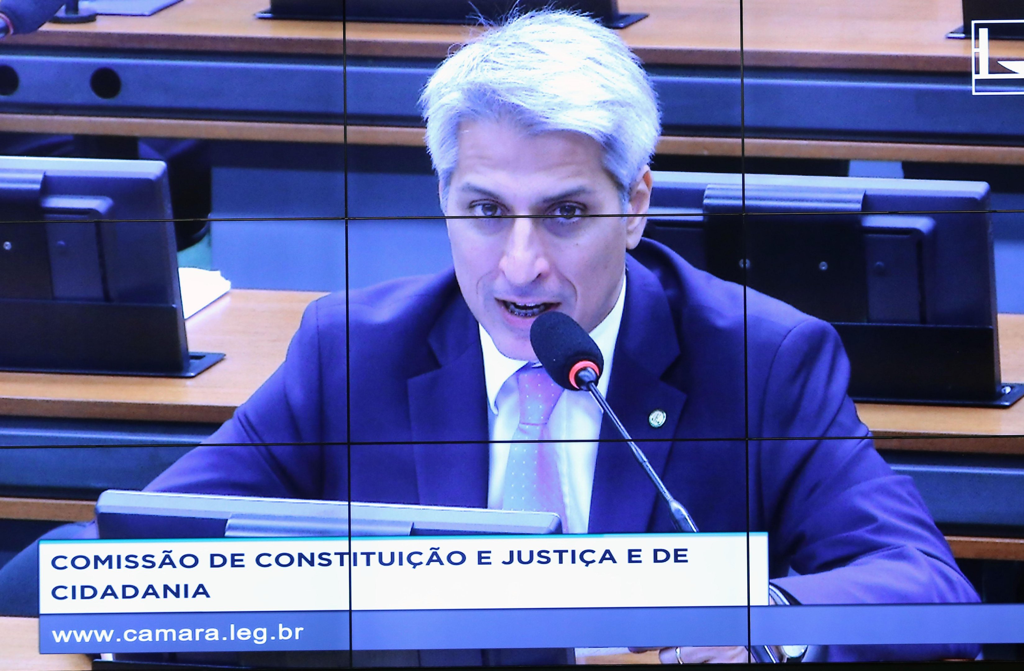 Deputado Alessandro Molon (Rede-RJ) disse que vai requerer formalmente a troca do relator