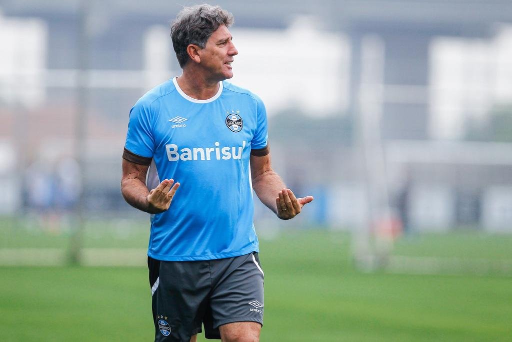 Atacante ainda ficar&aacute; mais 10 dias no departamento m&eacute;dico do Gr&ecirc;mio