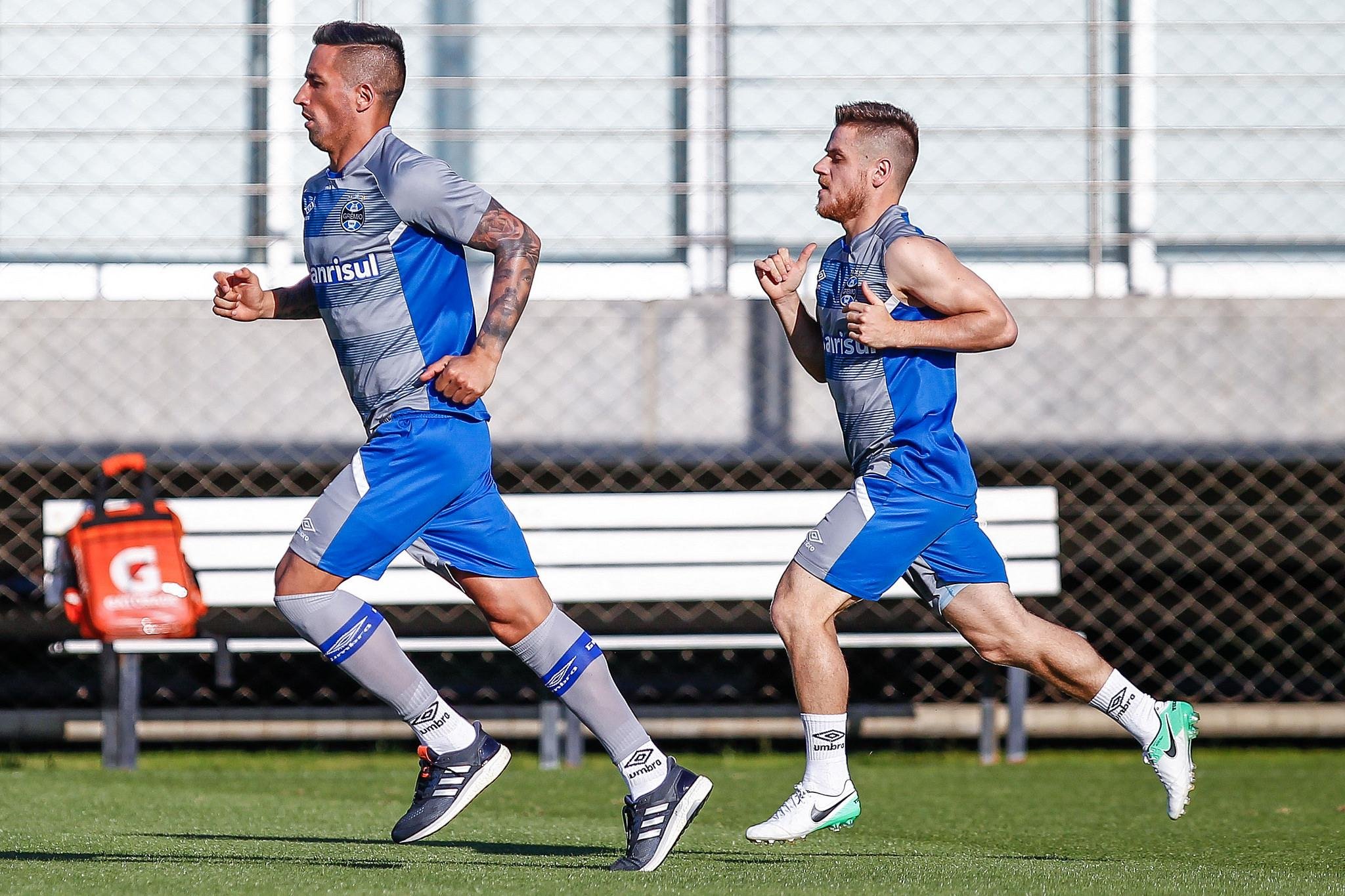 &Uacute;ltimo a entrar na lista dos lesionados foi o meia Ramiro (&agrave; direita)