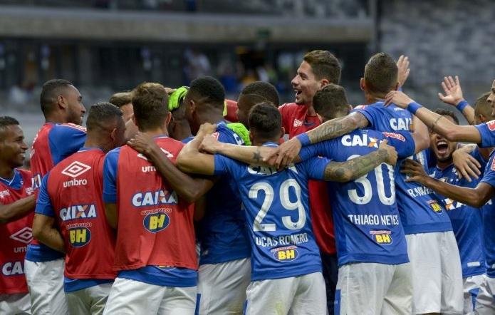 Cruzeiro bate Ponte Preta de virada e segue entre os primeiros do Brasileir&atilde;o