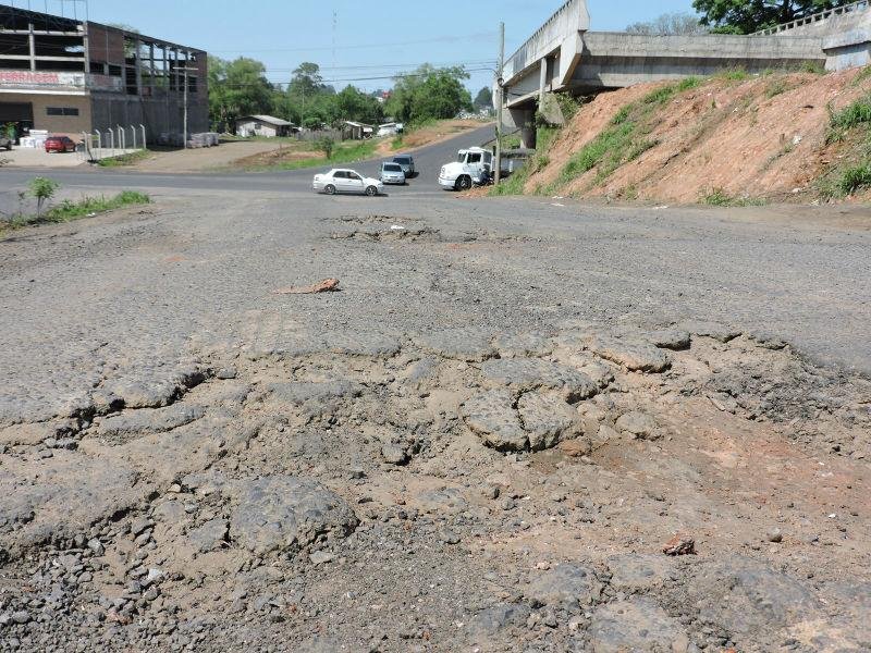 Trecho que d&aacute; acesso a Taquara tem muitos buracos, segundo Daer 