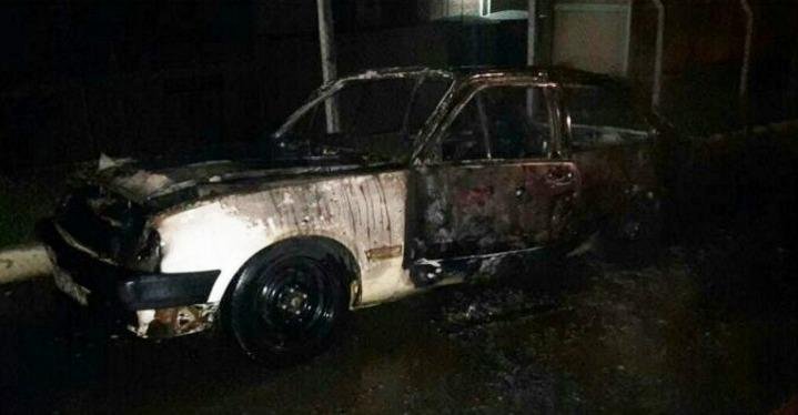 Chevette foi encontrado em chamas pelos Bombeiros
