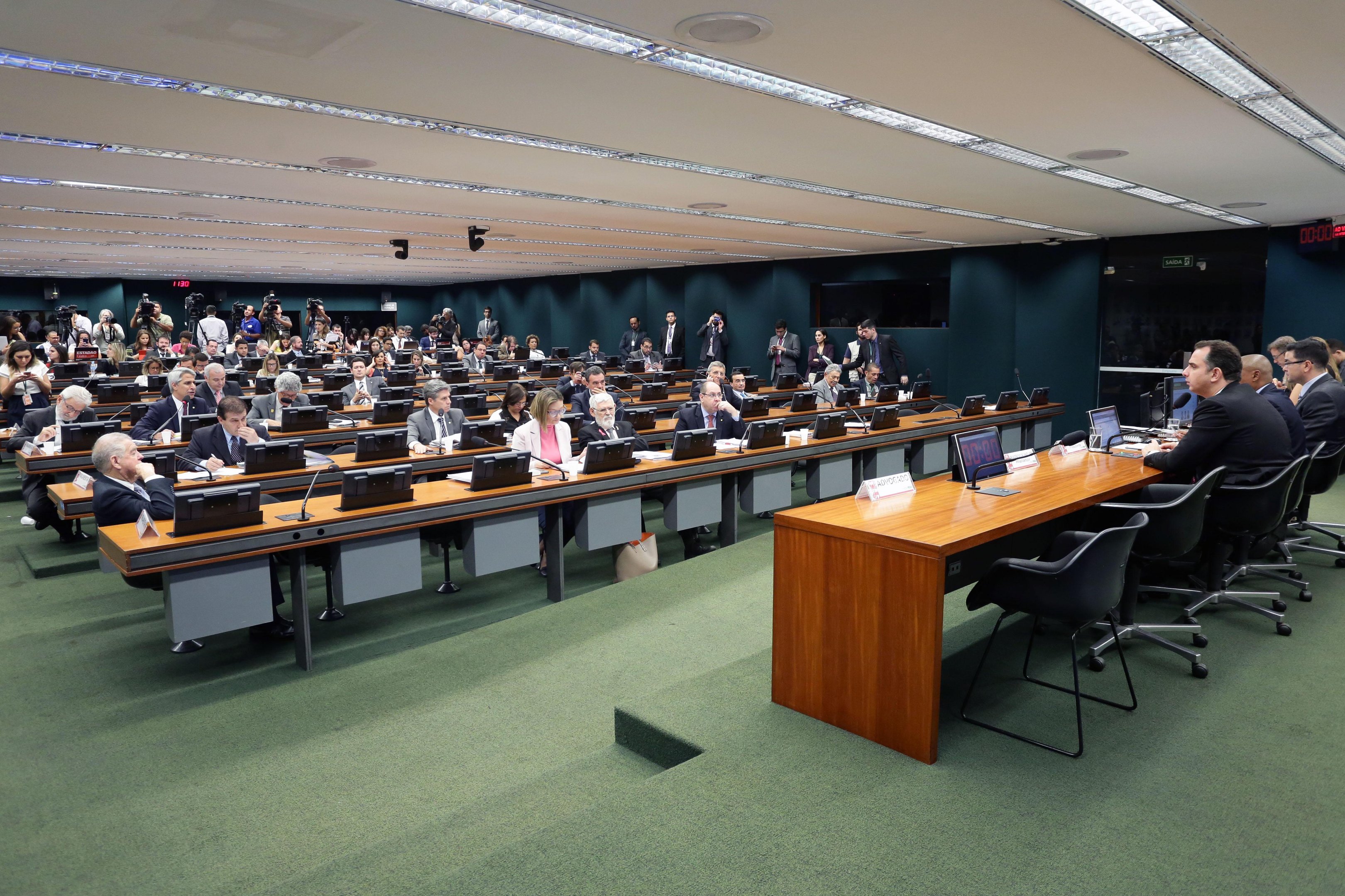 Leitura de relat&oacute;rio de Bonif&aacute;cio de Andrada deve ocorrer &agrave; tarde	