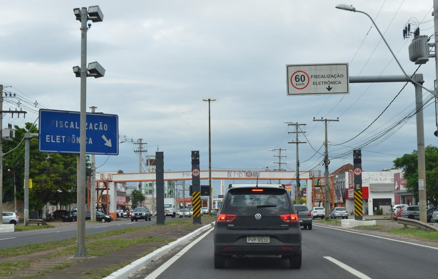 Quatro redutores de velocidade situados ao longo do trecho seguem desativados