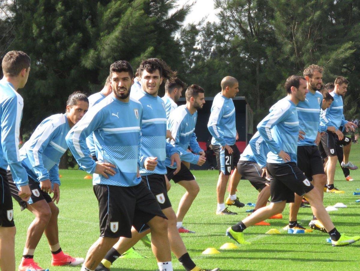 Uruguai, de Su&aacute;rez, tem situa&ccedil;&atilde;o mais tranquila nas Eliminat&oacute;rias