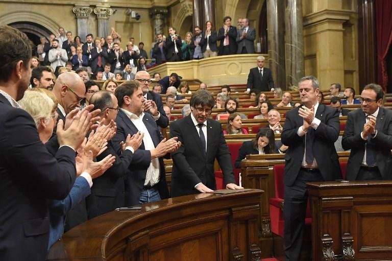 Presidente regional da Catalunha fez declara&ccedil;&atilde;o "impl&iacute;cita" diante parlamento nesta ter&ccedil;a-feira