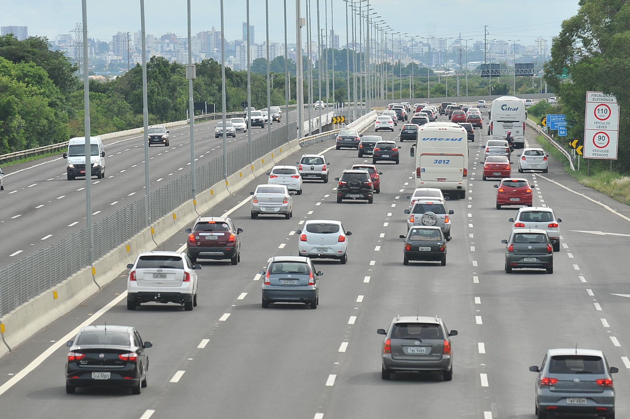 Cerca de 85 mil ve&iacute;culos devem passar pela freeway no feriado