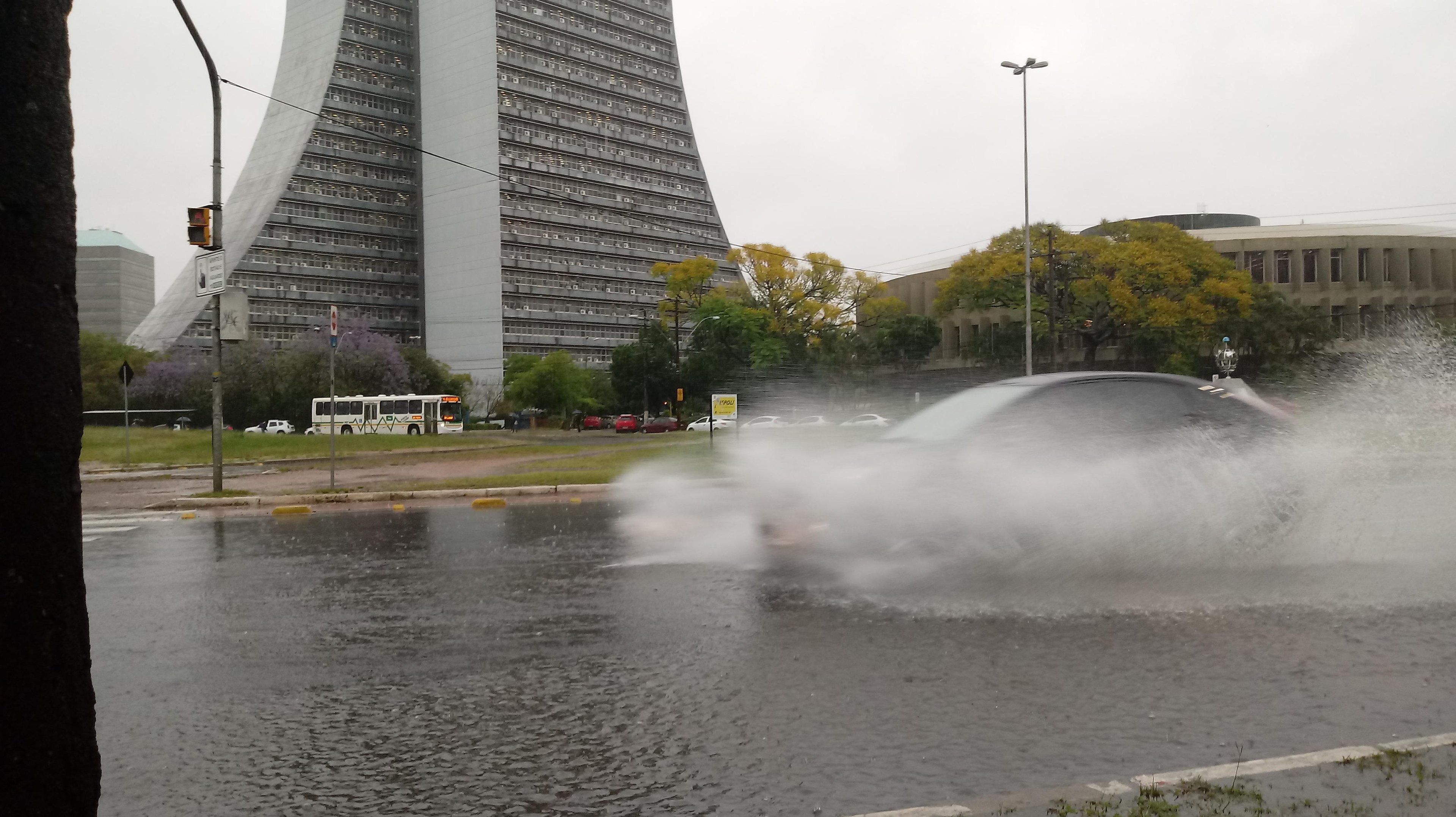Acompanhe transtornos da chuva em Porto Alegre e no Rio Grande do Sul	