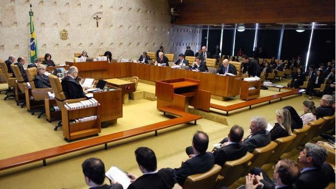 STF suspende sess&atilde;o sobre medidas para afastar parlamentares 