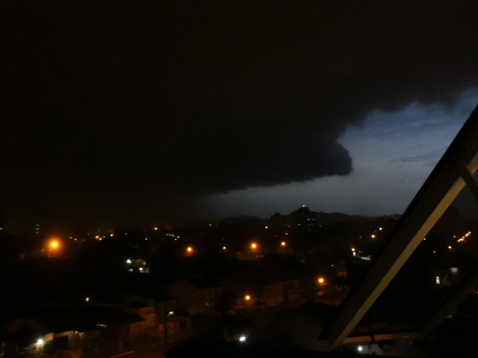Chuva deve diminuir neste s&aacute;bado, parando somente no pr&oacute;ximo domingo