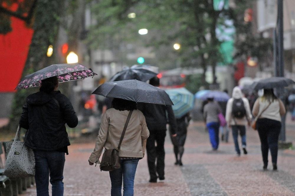 Porto Alegre ter&aacute; uma quinta-feira chuvosa