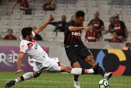 Depois de virar o jogo, time da casa acabou sofrendo o 2 a 2 do lanterna do Brasileir&atilde;o